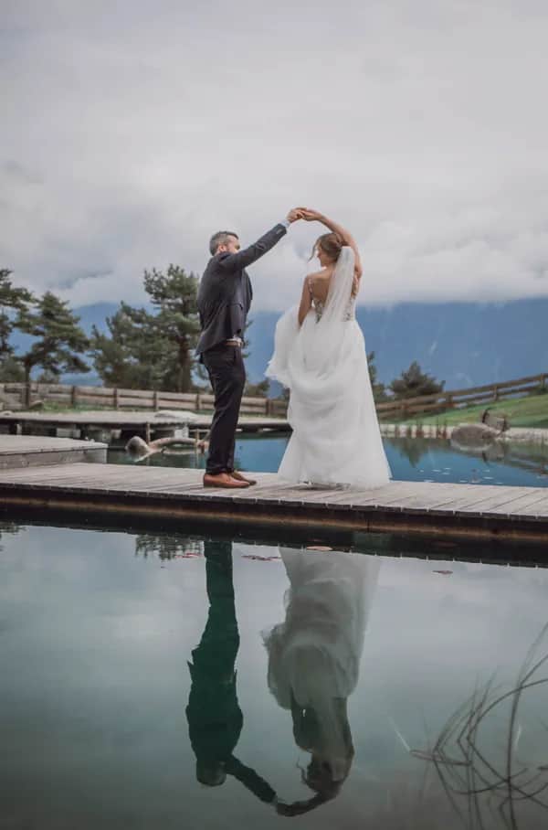 Auf der Stöttlalm Mieming entstehen natürliche Hochzeitsmomente