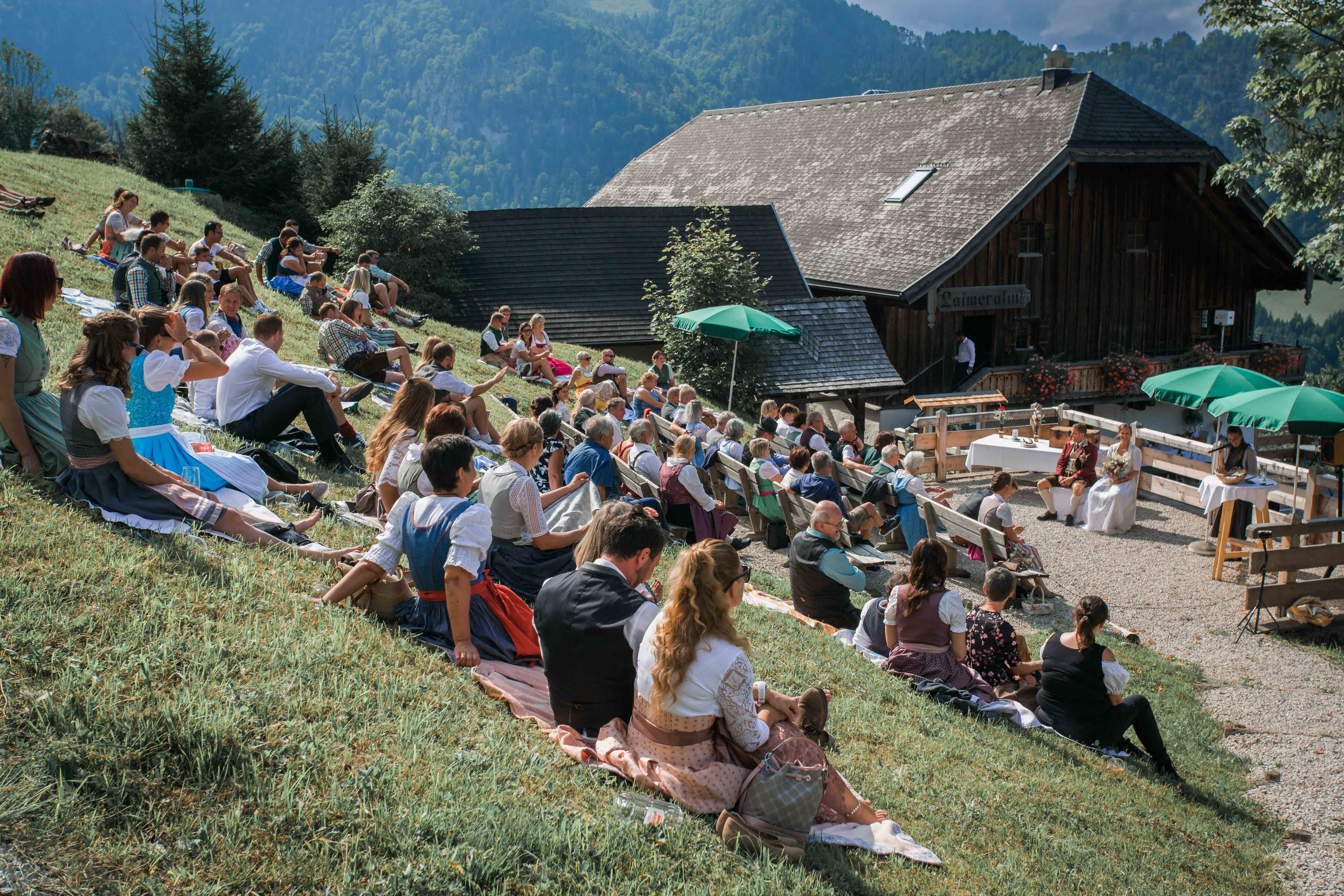 Hochzeitsfotografie auf der Laimeralm mit authentischem Stil