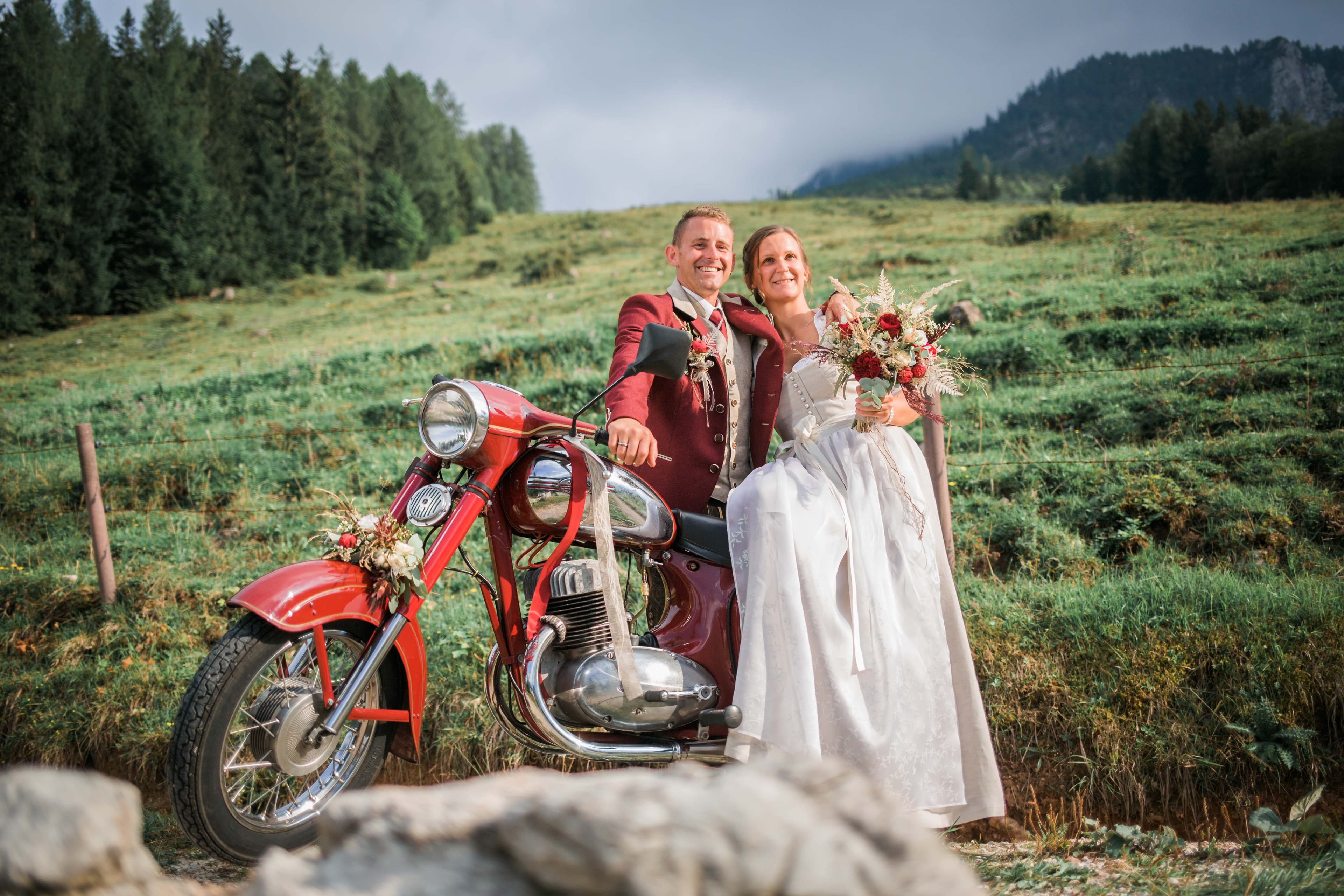 Hochzeitsfotografie auf der Laimeralm mit authentischem Stil