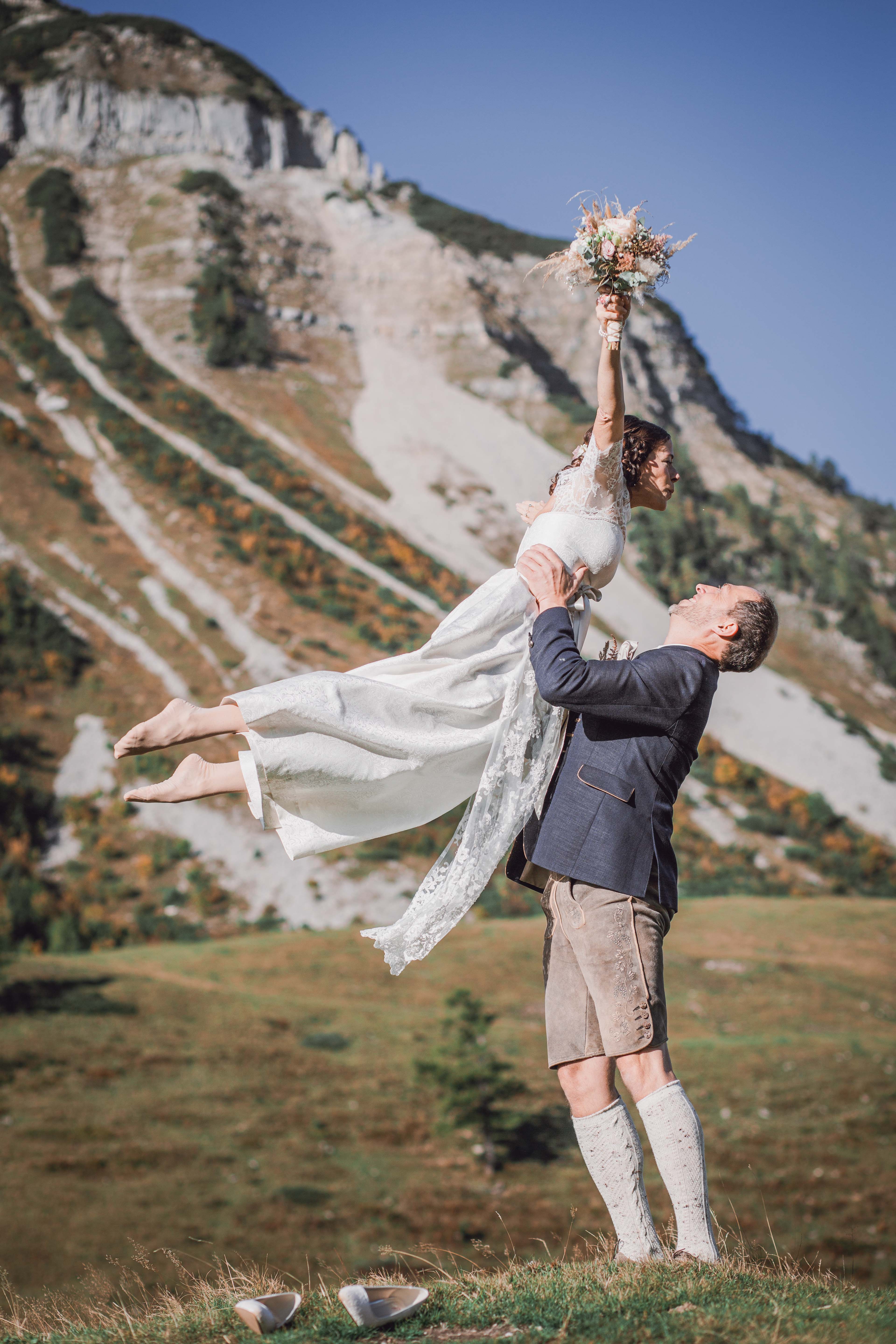 Eure Poschn-Hütte-Hochzeit in natürlichen Bildern festgehalten